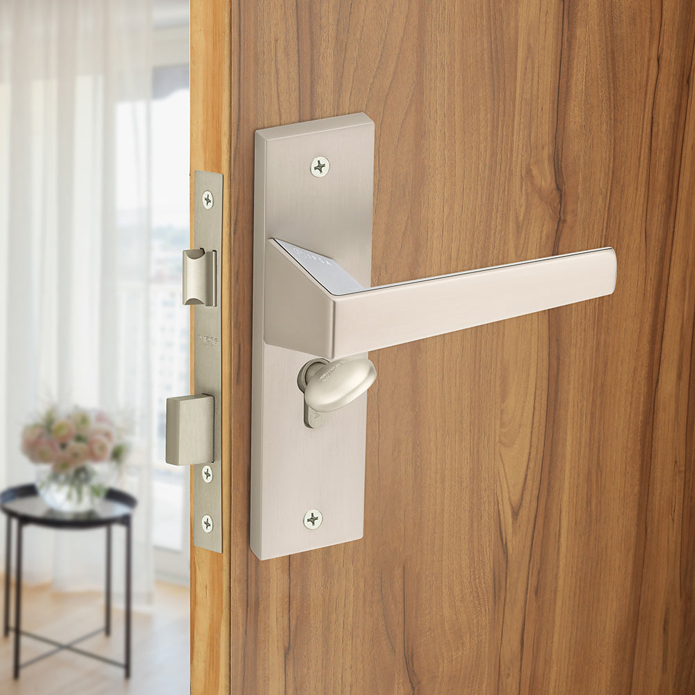 IPSA Tiffy Moderna Handle Series on 8" Plate CYS Lockset with 60mm Coin and Knob - Matte Satin Nickel Finish CPS